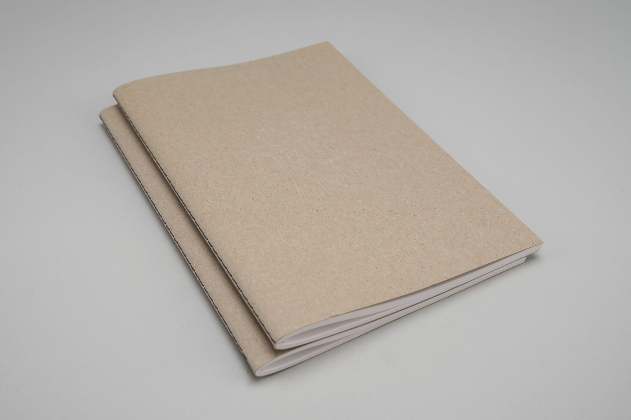 standortfoerderung-zueri-oberland-mappe-praegung-steppstichheftung